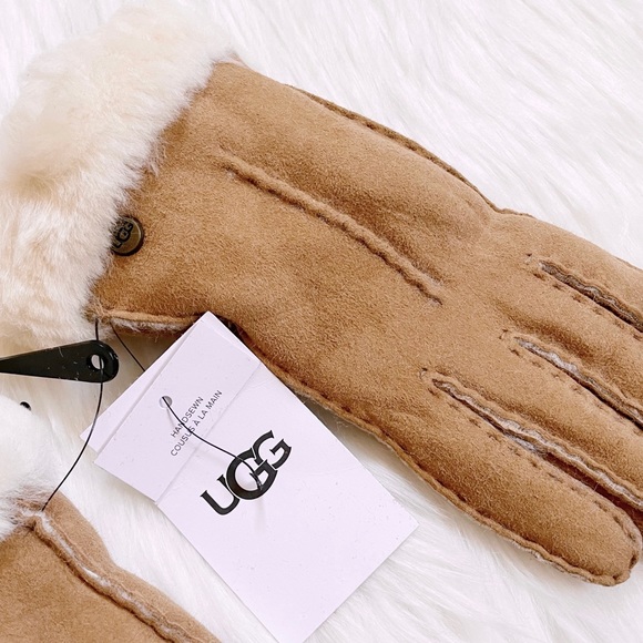 UGG Women’s Single Point Chestnut Sheepskin Gloves - Picture 3 of 6